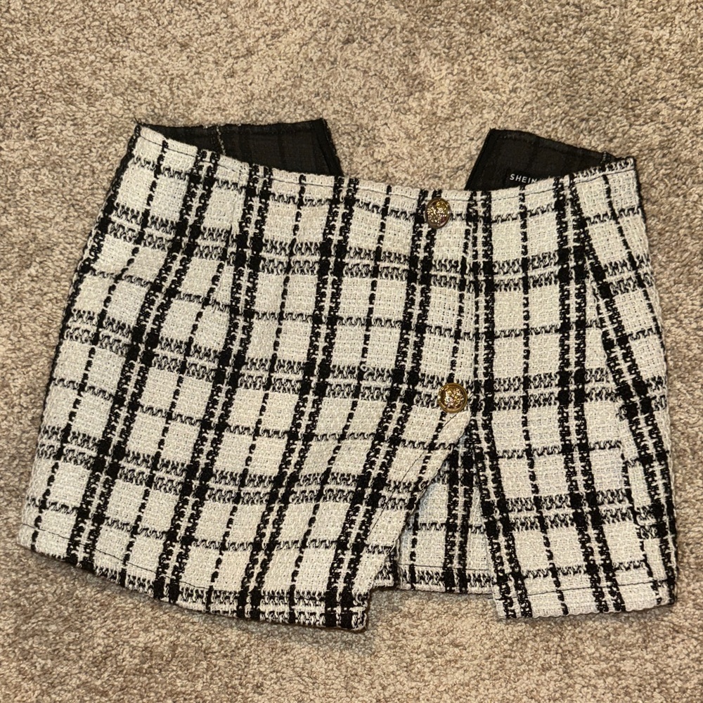 Stylish Black and White Plaid Skirt